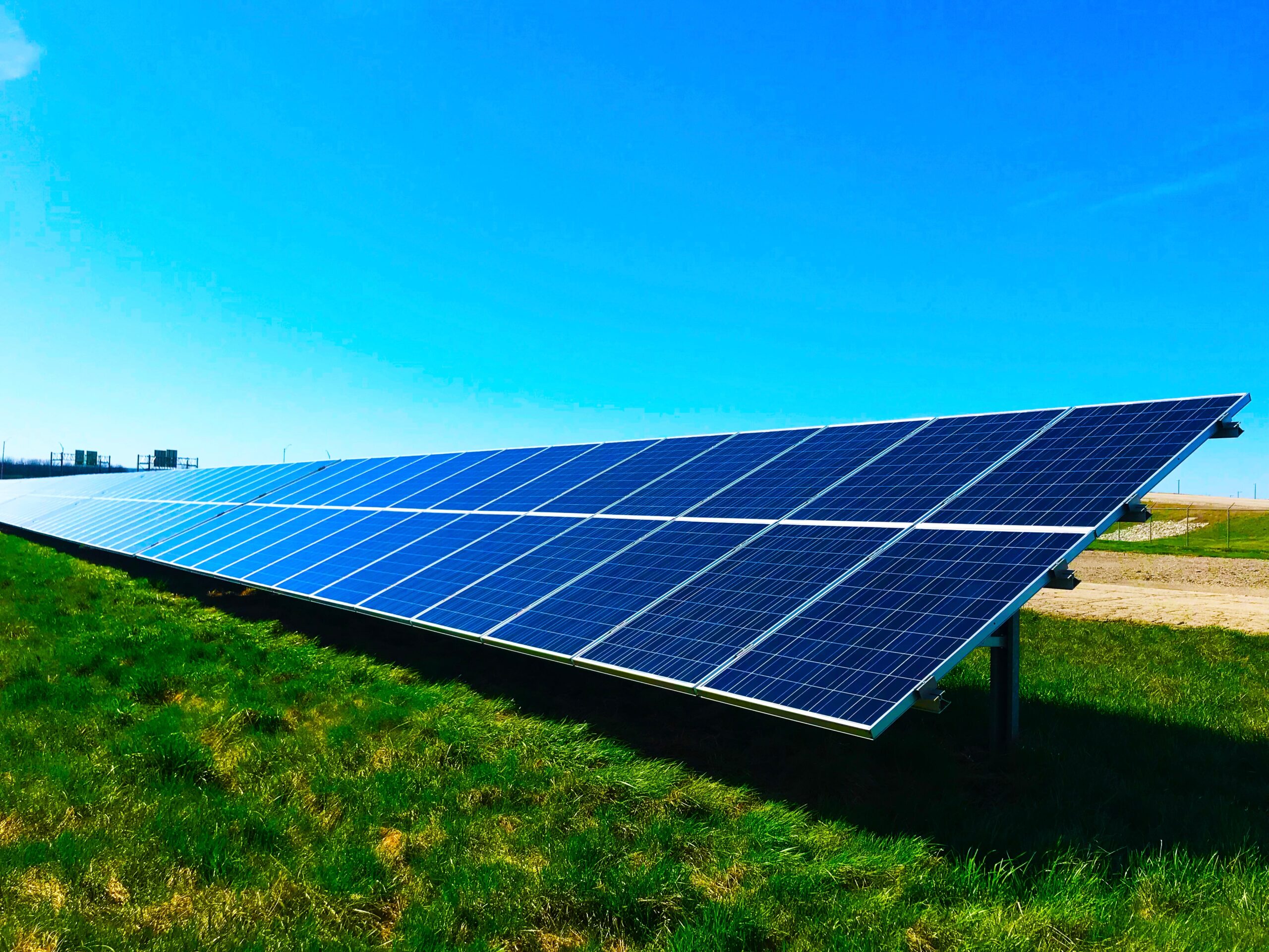 Optez pour une solution &eacute;nerg&eacute;tique durable avec les panneaux solaires de Sol-Air Tech, leader en &eacute;nergie renouvelable et vente de mat&eacute;riel &eacute;lectrique &agrave; Qu&eacute;bec.