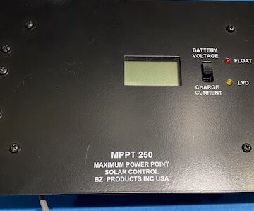 Contrôleur de charge 250W avec Sol-Air Tech - Solutions d'énergie renouvelable et matériel électrique de qualité à Québec.